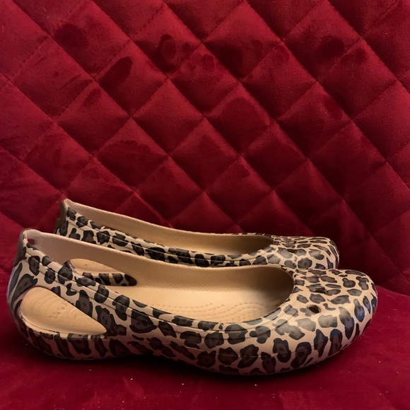 crocs kadee leopard flats